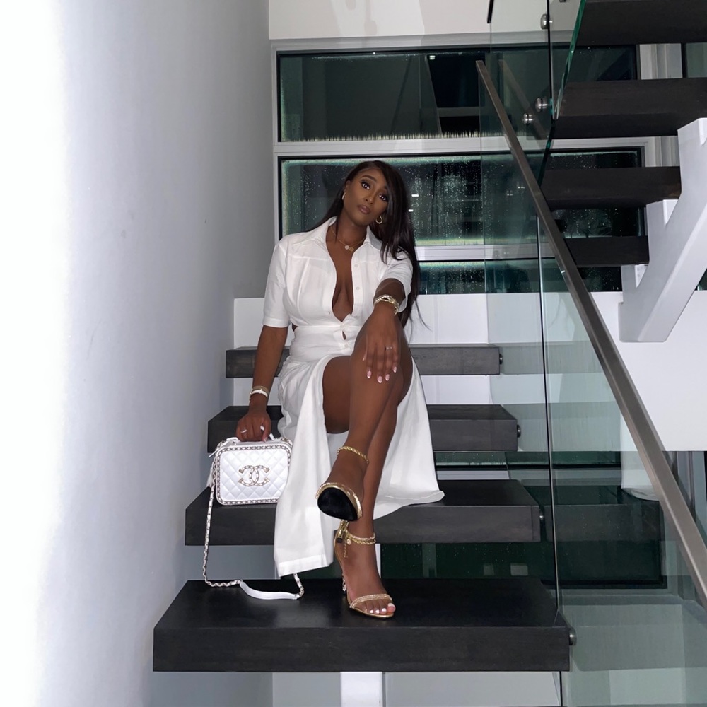 💁🏾‍♀️MEET YOUR POSHER: RACHEL!!! :)💁🏾‍♀️